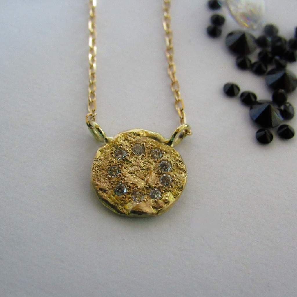 Gold Necklace Diamonds .